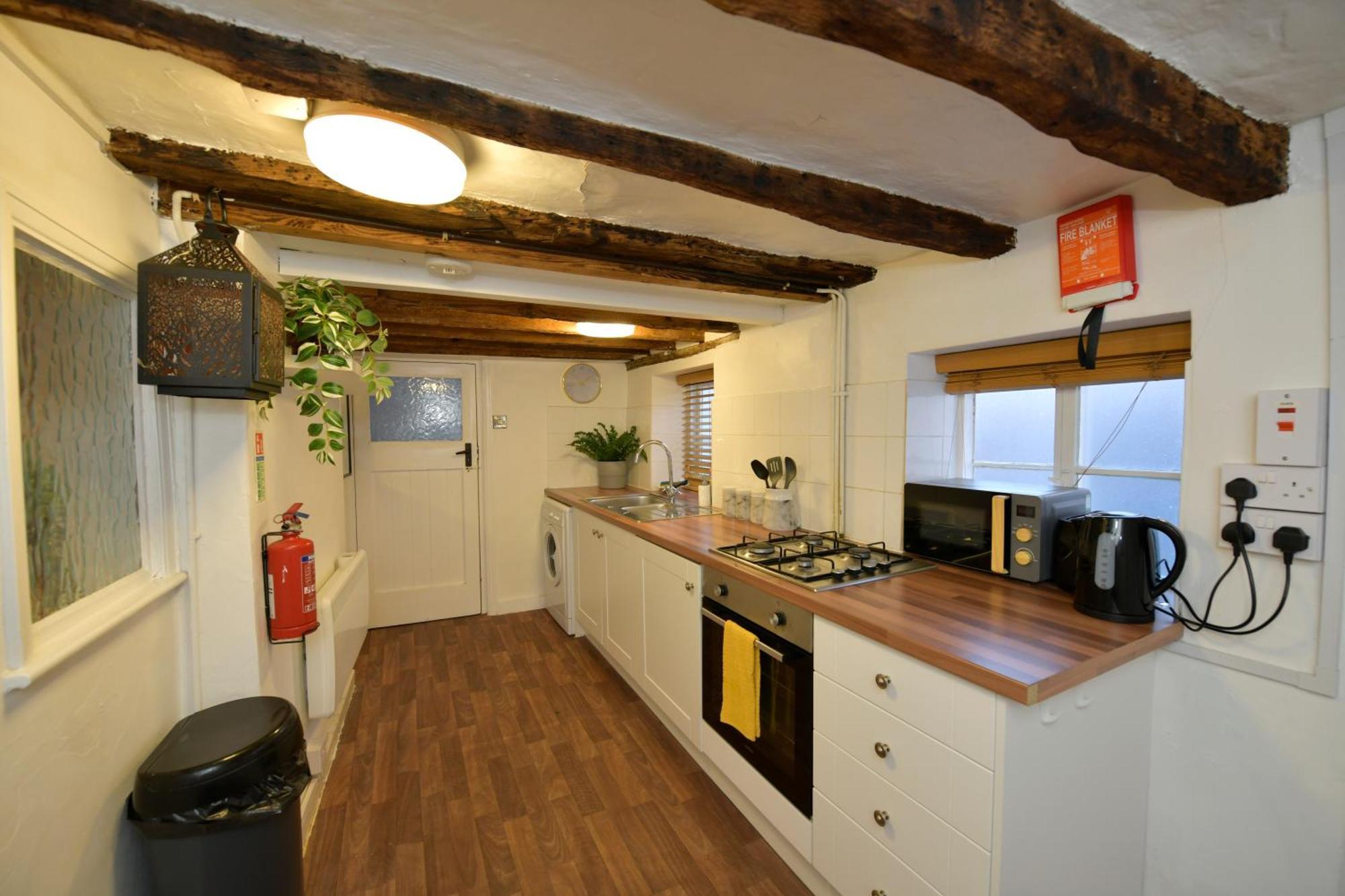 Entire 2min Walk To Town Centre Sleeps 6 Holiday home *